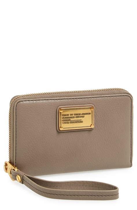 marc jacobs wristlet wallet